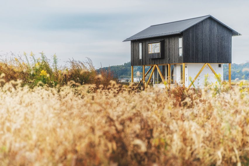 Exterior of U-House near Biwa-ko by Ushijima Architects
