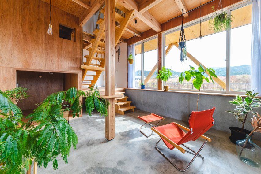 Interior of U-House near Biwa-ko by Ushijima Architects