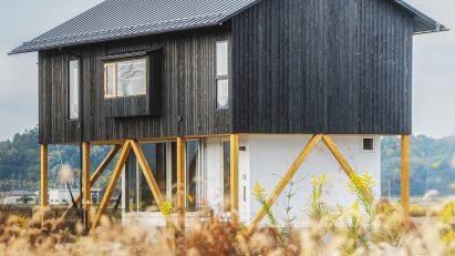 Exterior of U-House near Biwa-ko by Ushijima Architects