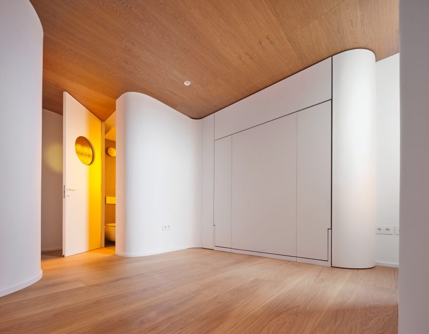 Unit 1040 apartment renovation by Studio Noju within Torres Blancas in Madrid