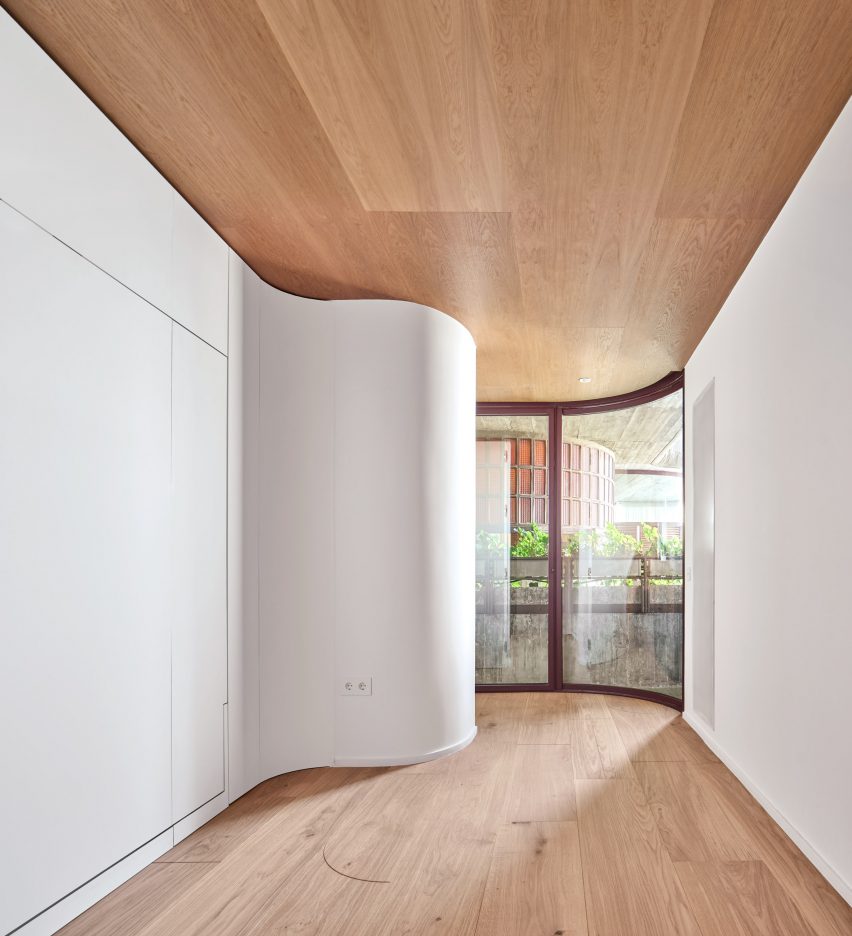 Unit 1040 apartment renovation by Studio Noju within Torres Blancas in Madrid