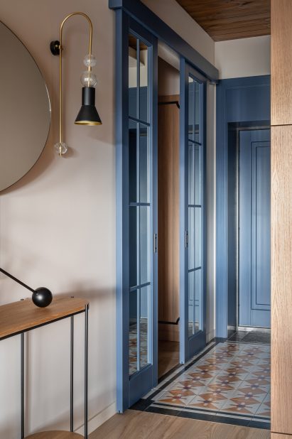 Entryway to the Kyiv apartment by Yana Molodykh