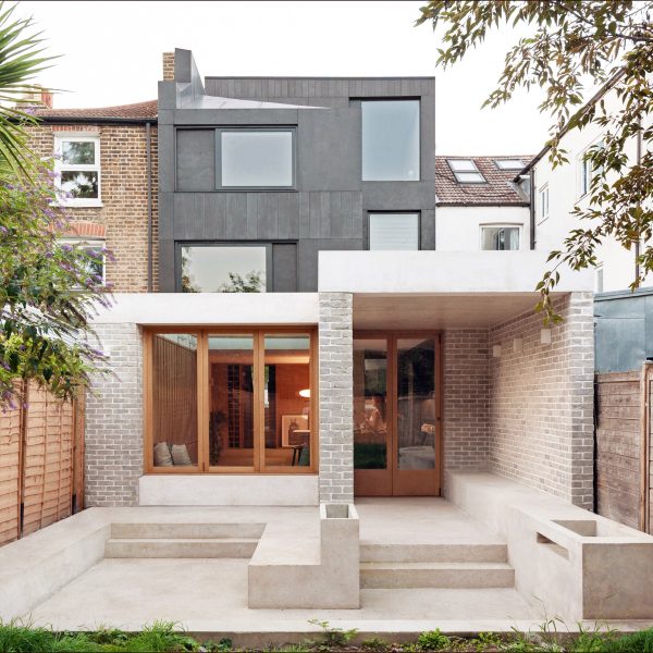 Exterior image of Courtyard House by Yellow Cloud Studio