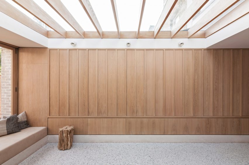 Courtyard House by Yellow Cloud Studio