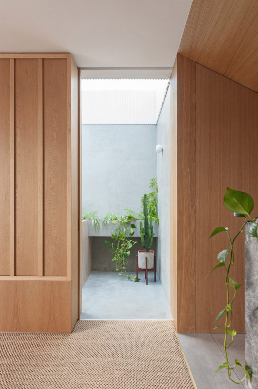 Courtyard House by Yellow Cloud Studio