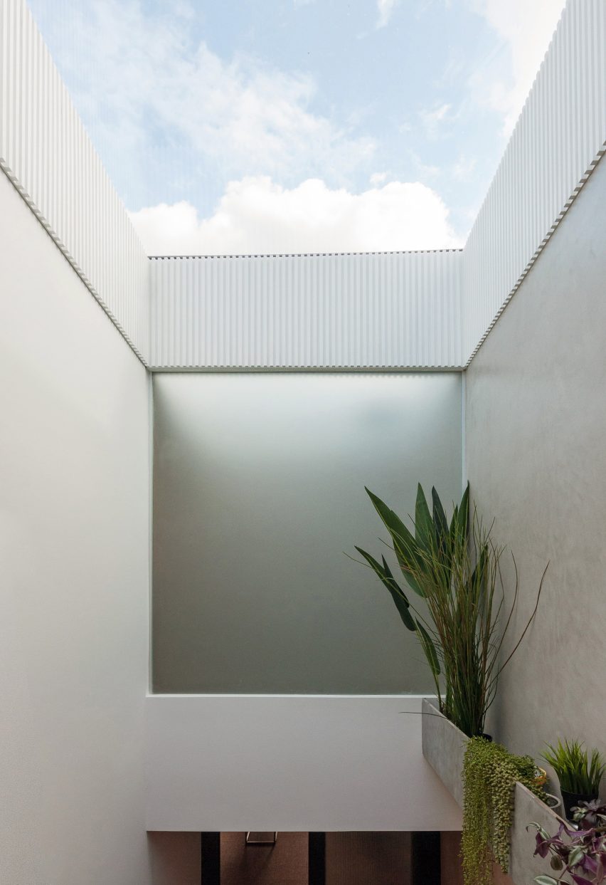 Courtyard House by Yellow Cloud Studio