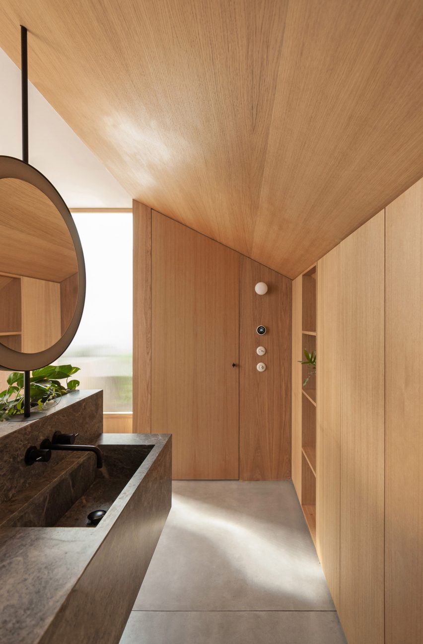Courtyard House by Yellow Cloud Studio