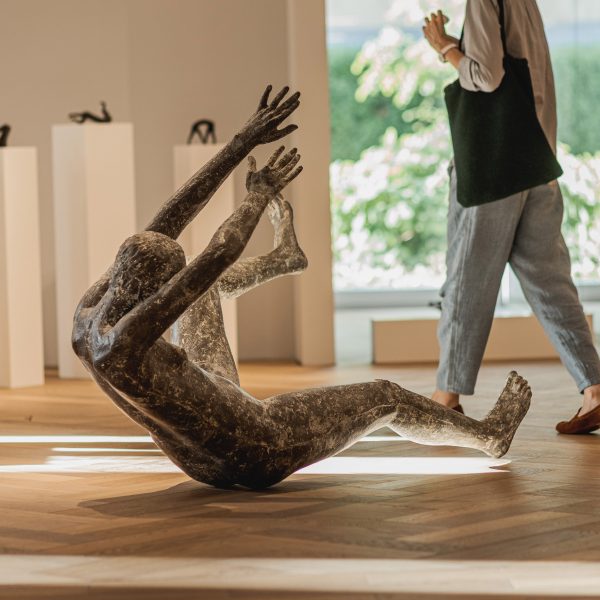 Photo of a sculpture of a person