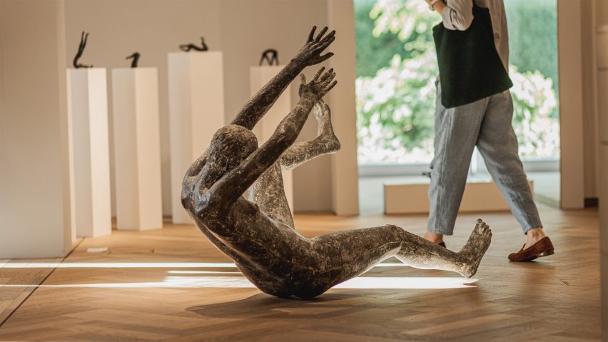 Photo of a sculpture of a person