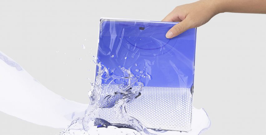 Zero bag featuring purple clothing inside