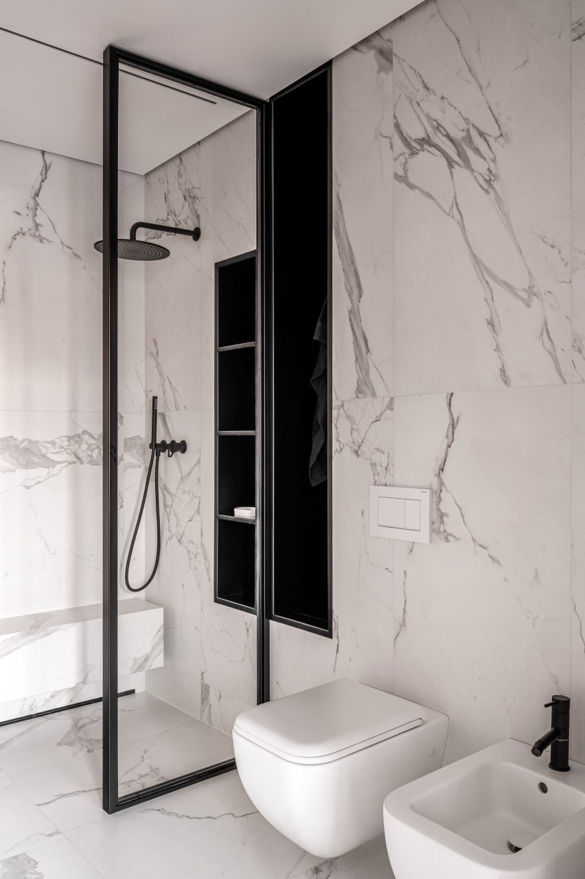 Bathroom interior of Ukraine apartment designed by Anastasiia Novikova