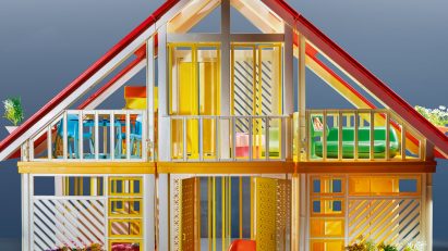 Barbie Dreamhouse shaped like a cabin