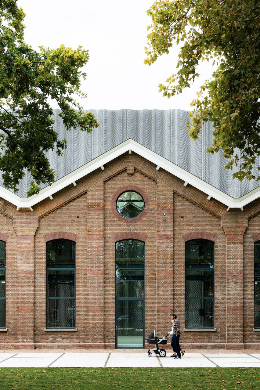 Exterior of Bovenbouwwerkplaats community hub in Utrecht by Studioninedots