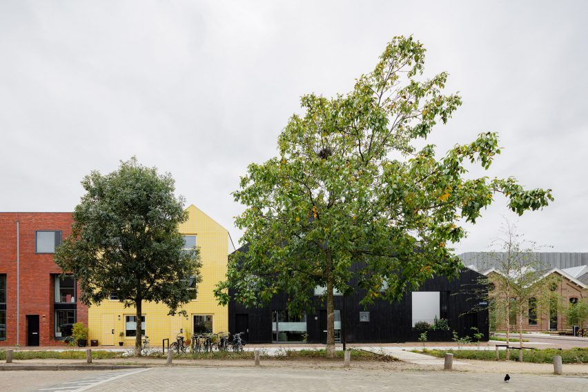 Exterior of Bovenbouwwerkplaats community hub in Utrecht by Studioninedots
