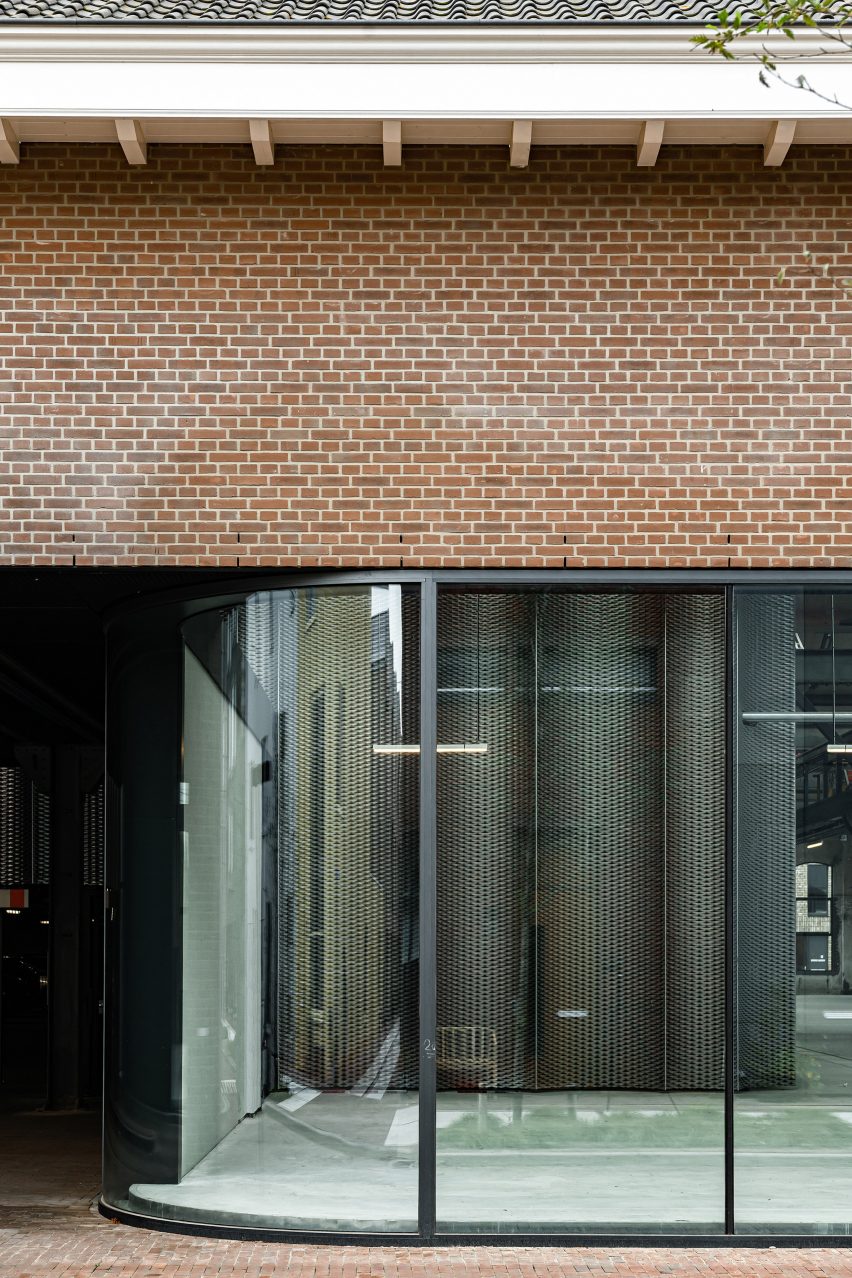 Exterior of Bovenbouwwerkplaats community hub in Utrecht by Studioninedots