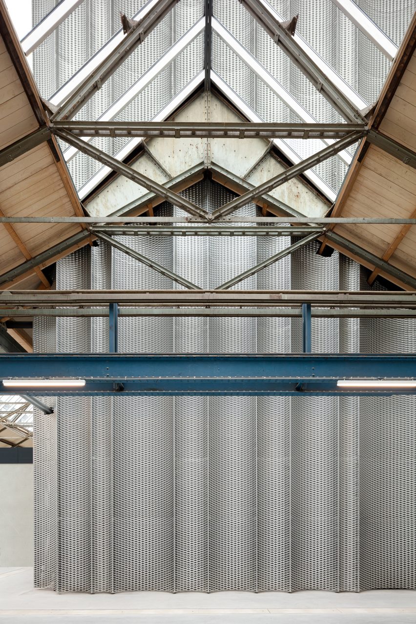 Interior of Bovenbouwwerkplaats community hub in Utrecht by Studioninedots