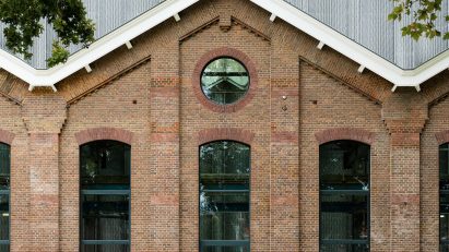 Exterior of Bovenbouwwerkplaats community hub in Utrecht by Studioninedots