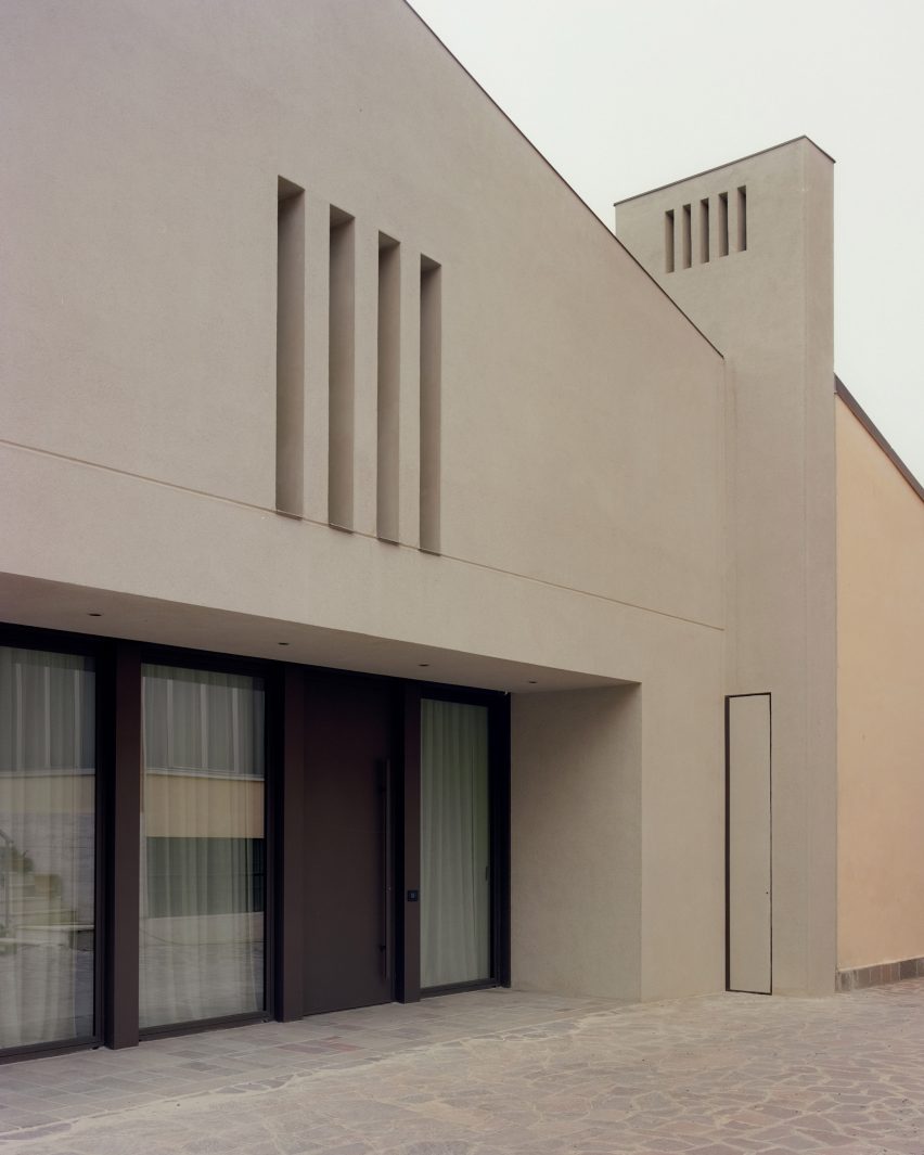Exterior of Casa SM by Form_A