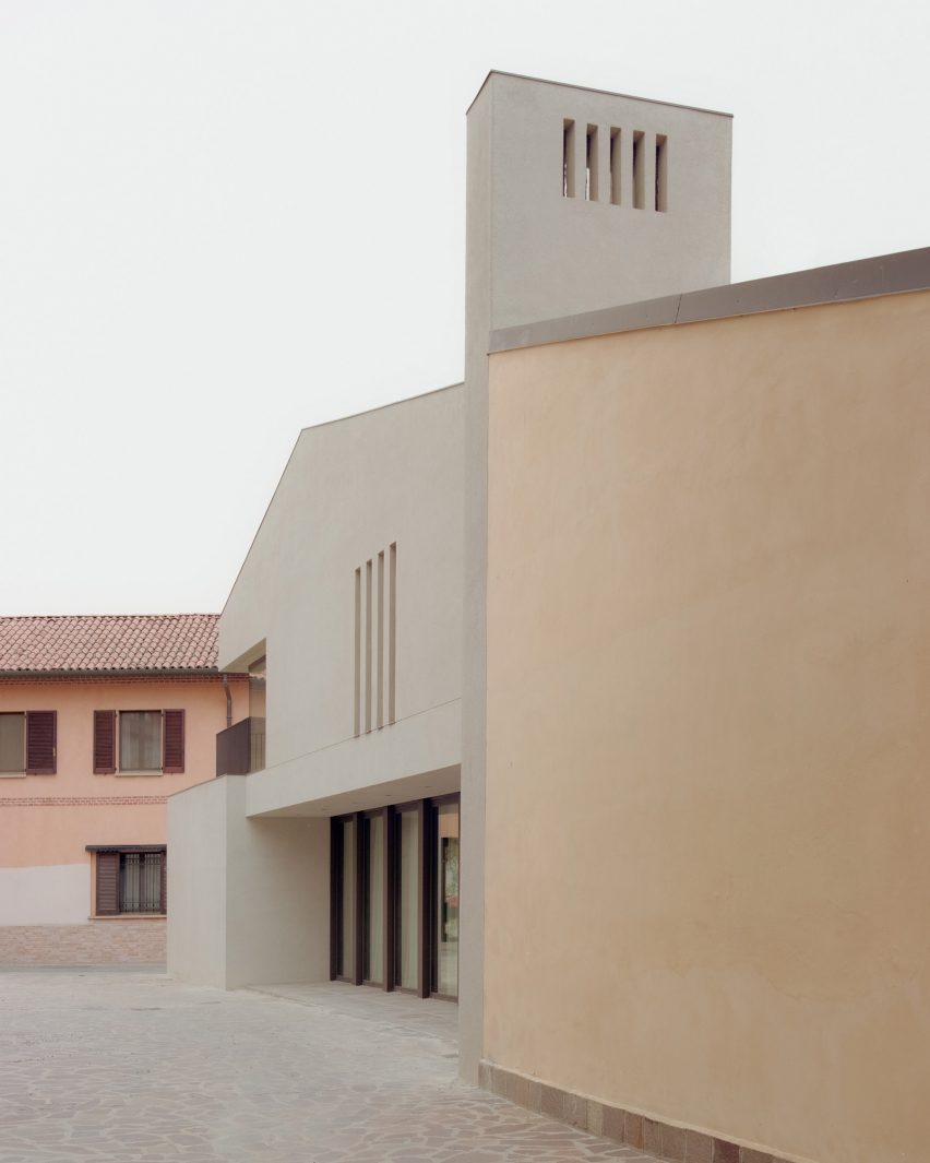 Exterior of Casa SM by Form_A