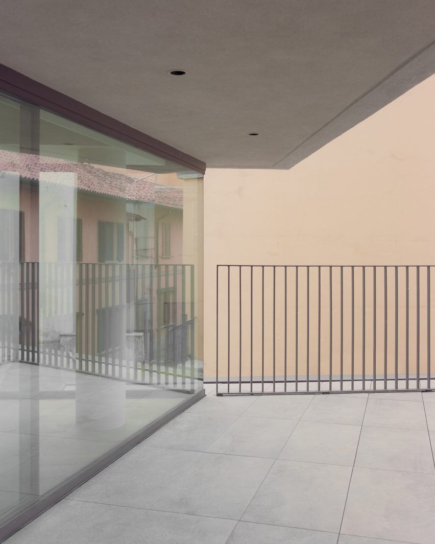 Exterior balcony at Casa SM by Form_A