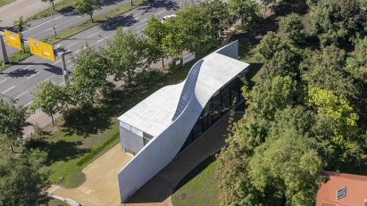 Cube building made from carbon concrete