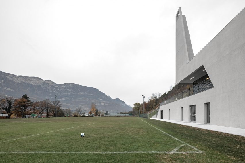 Exterior of Fieldhouse sports centre in South Tyrol by MoDus Architects
