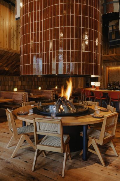 Fireplace at the centre of a dining table