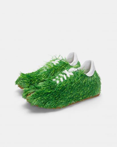 Trainers covered in raffia by Loewe