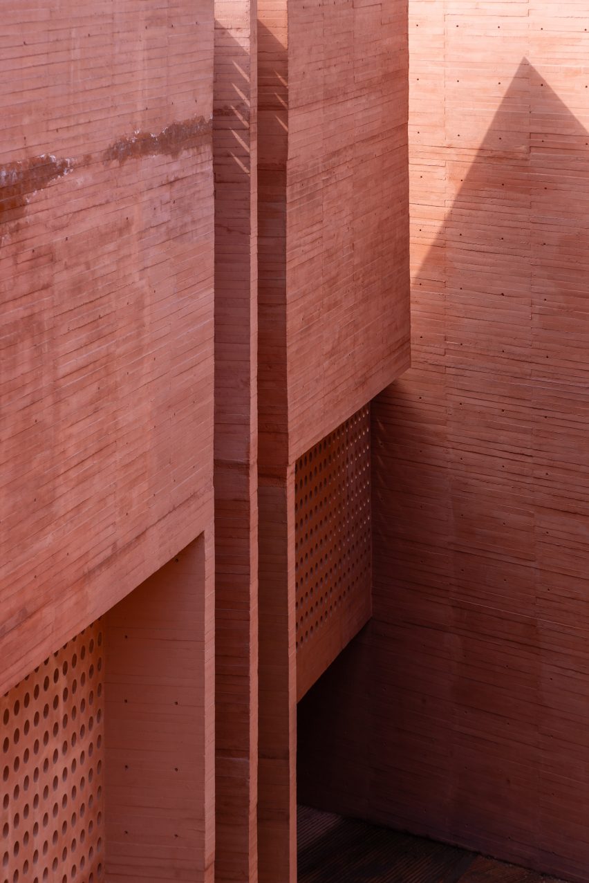 Real de Los Reyes housing in Mexico by Miguel de la Torre Arquitectos