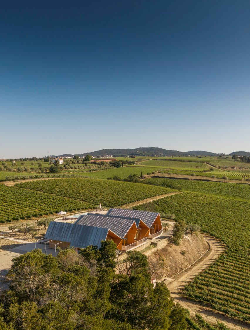 Aerial view of Quinta da Faísca apartments by Carlos Castanheira