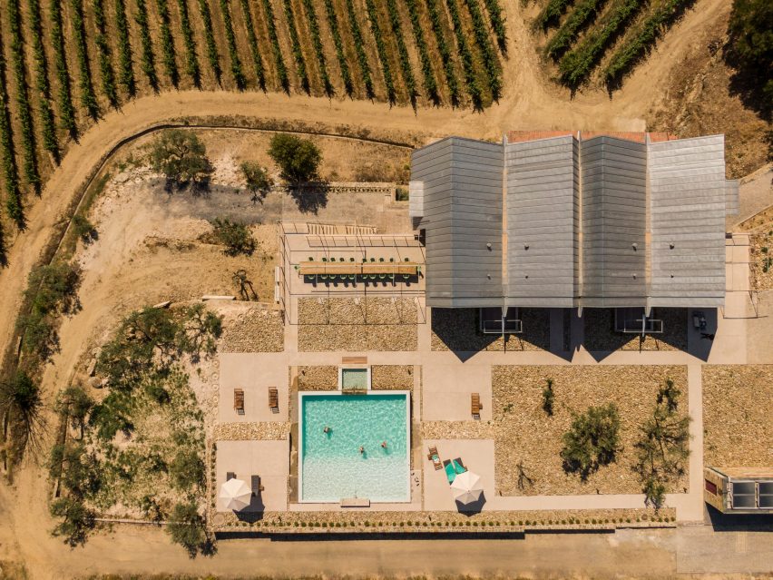 Quinta da Faísca apartments by Carlos Castanheira