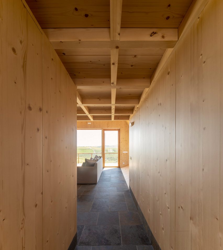 Quinta da Faísca apartments by Carlos Castanheira