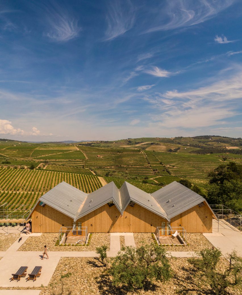Quinta da Faísca apartments by Carlos Castanheira