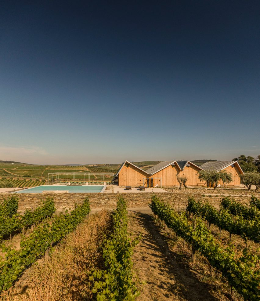Quinta da Faísca apartments by Carlos Castanheira