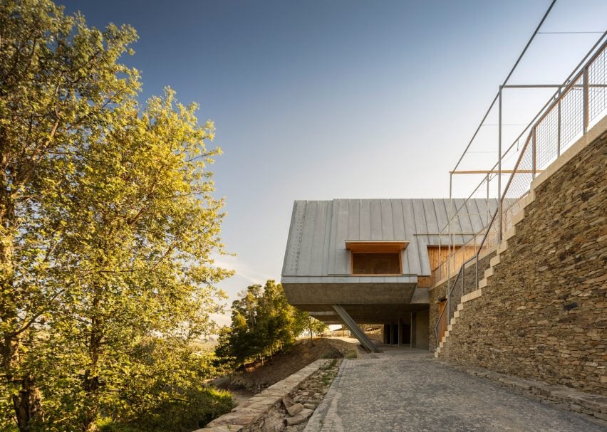 Quinta da Faísca apartments by Carlos Castanheira