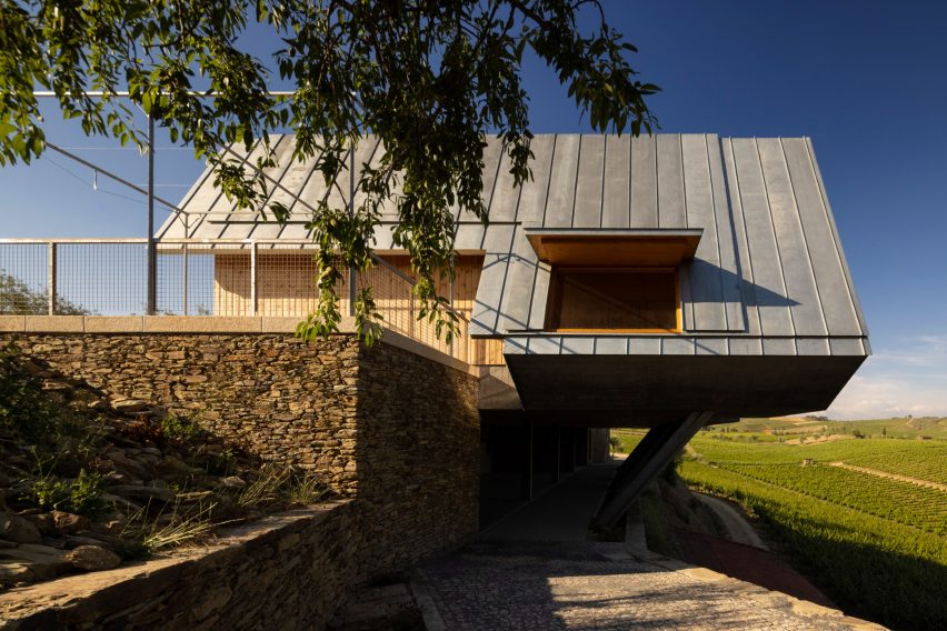 Quinta da Faísca apartments by Carlos Castanheira