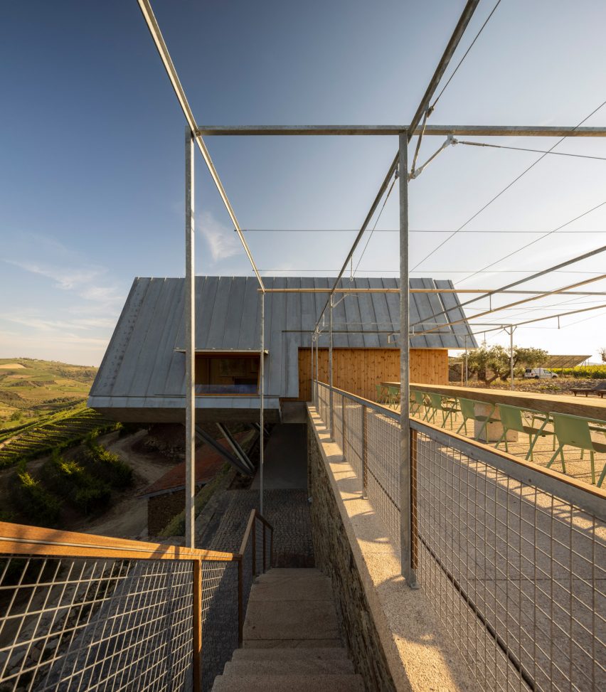 Quinta da Faísca apartments by Carlos Castanheira