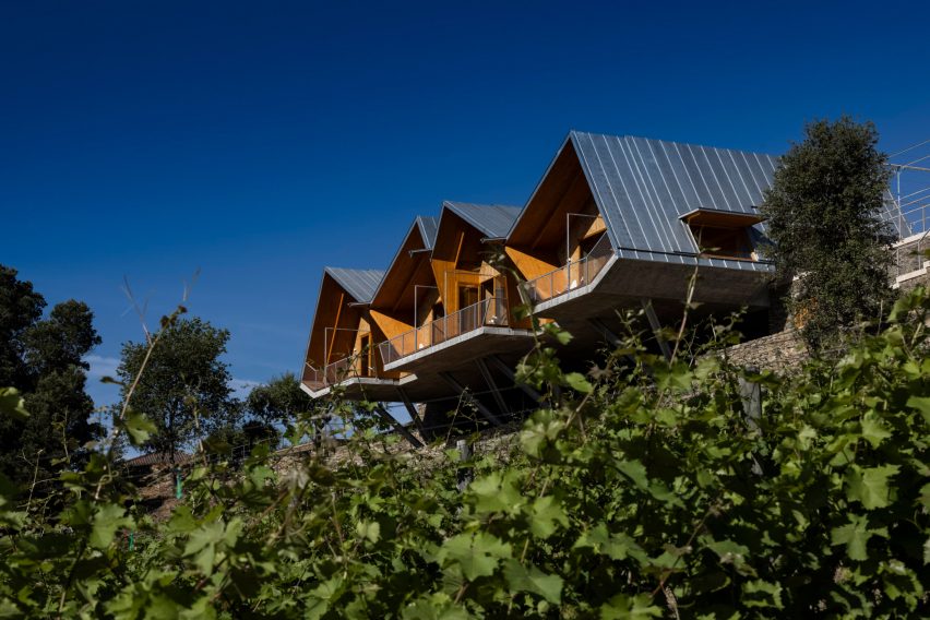 Quinta da Faísca apartments by Carlos Castanheira