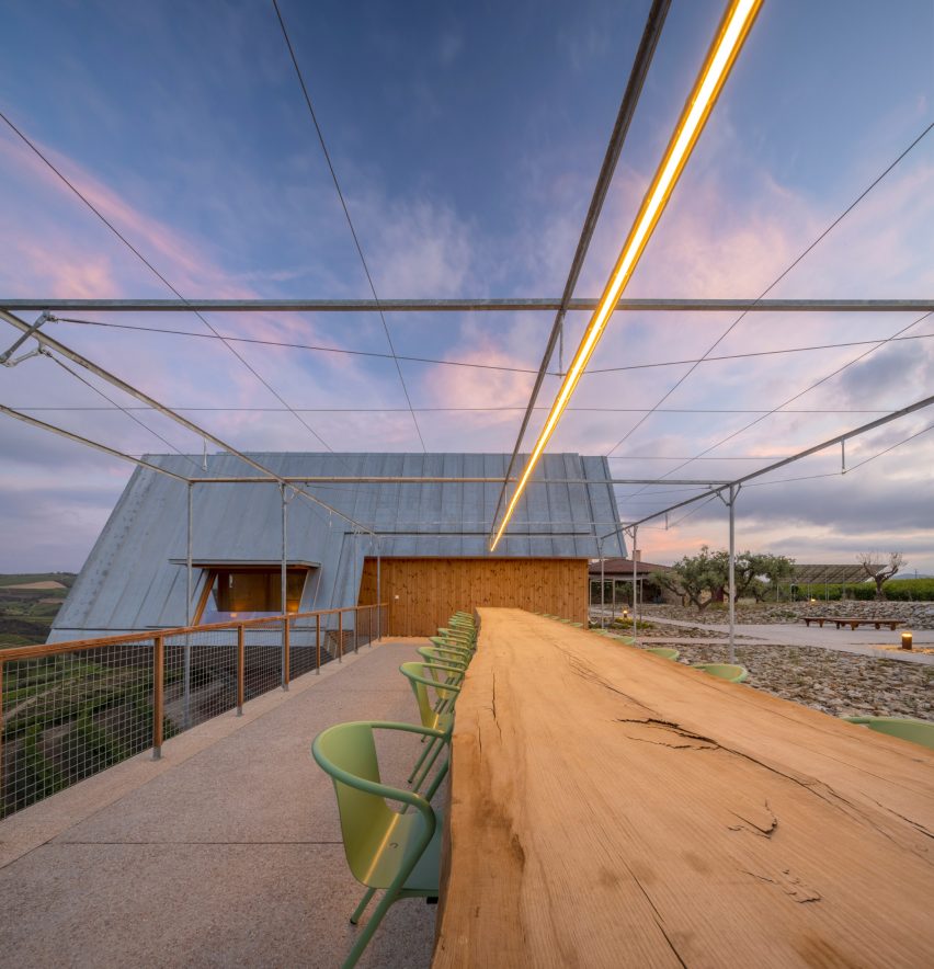 Quinta da Faísca apartments by Carlos Castanheira