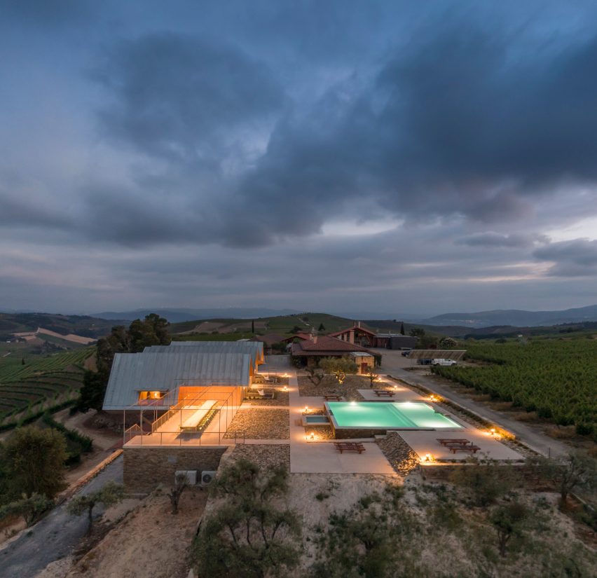 Quinta da Faísca apartments by Carlos Castanheira