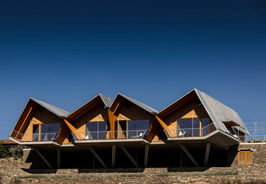 Quinta da Faísca apartments by Carlos Castanheira