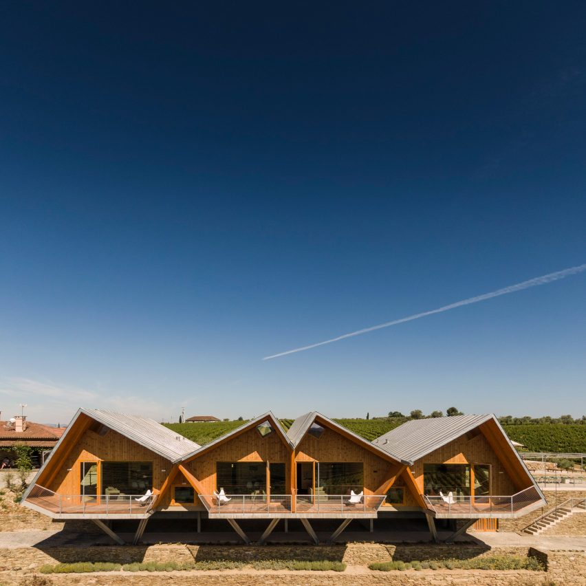 Angular roofline and balconies at Quinta da Faísca apartments by Carlos Castanheira