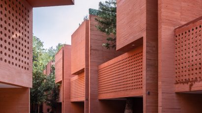 Real de Los Reyes housing block