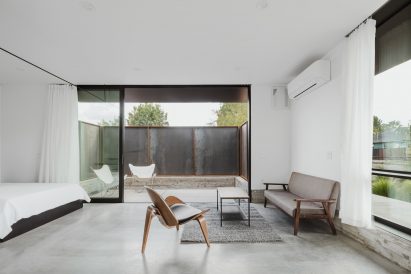 Full-height glazing within Arizona apartment by SinHei Kwok
