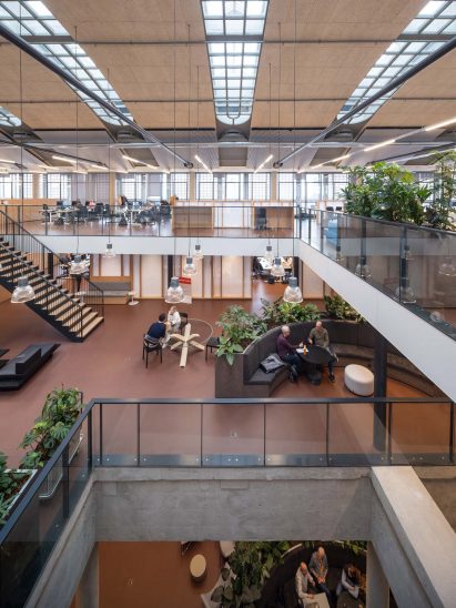 Interior photo at the workspace