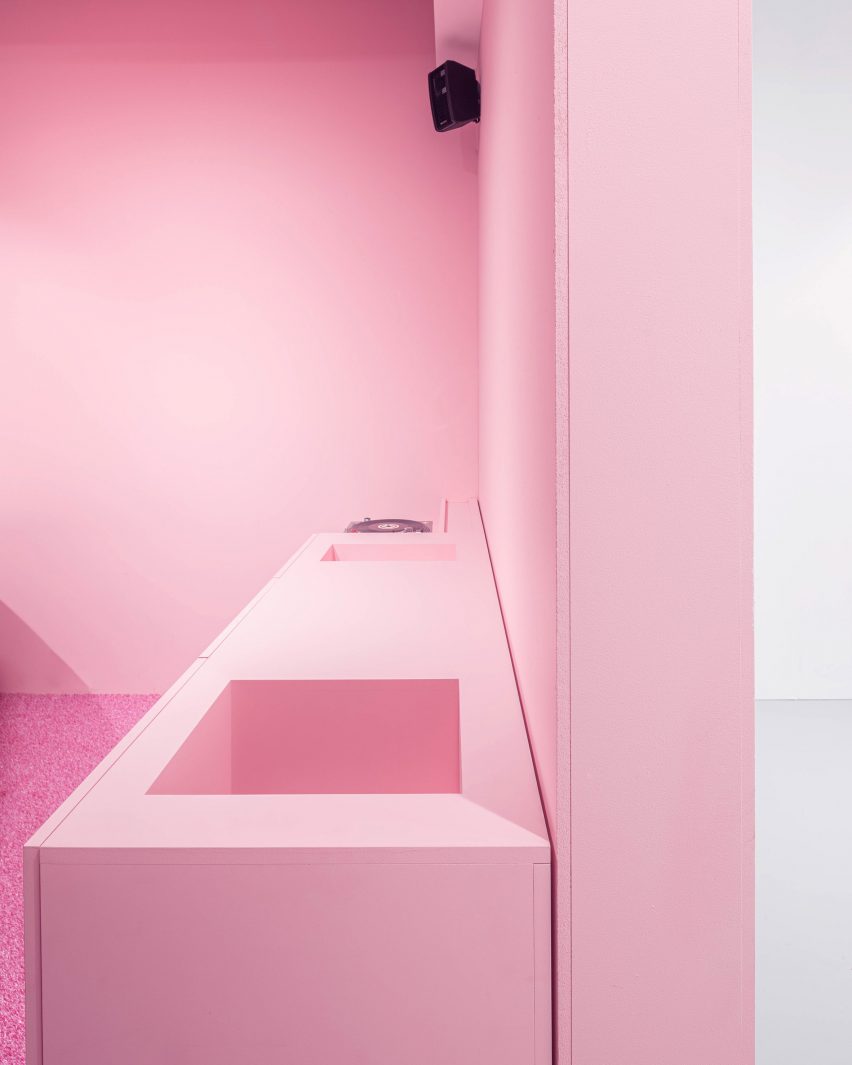 Superzoom gallery in Paris by Golem