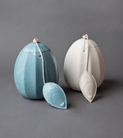 Biodegradable paper foam urns in blue and white at the Designmuseum in Demark