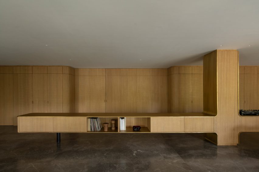 Kitchen partitions closed