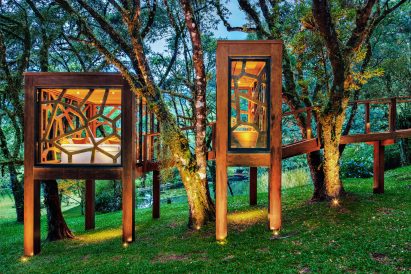 Two rectilinear structures that form a treehouse on stilts in Brazil