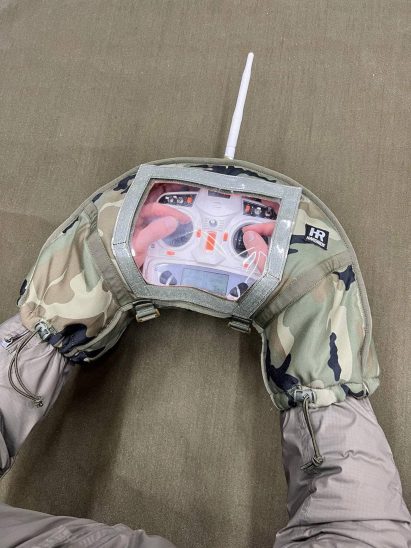 Gloves for drone pilots by Hardride 